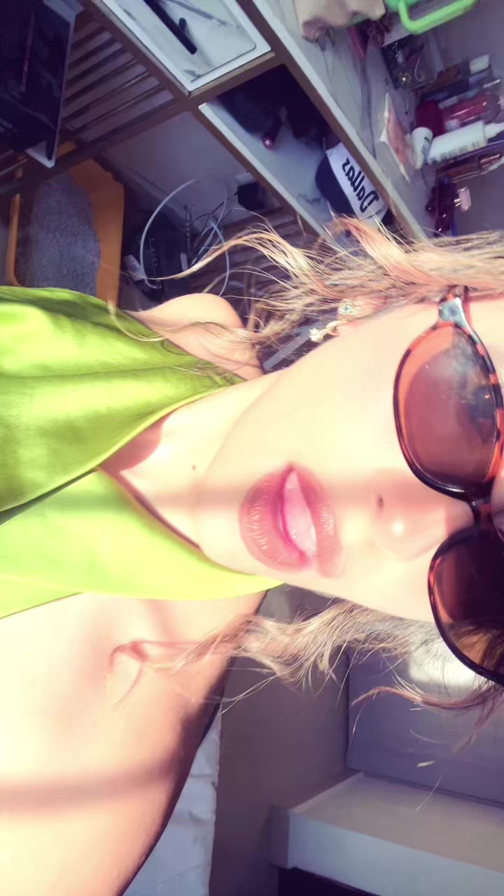 @Karelyurbi