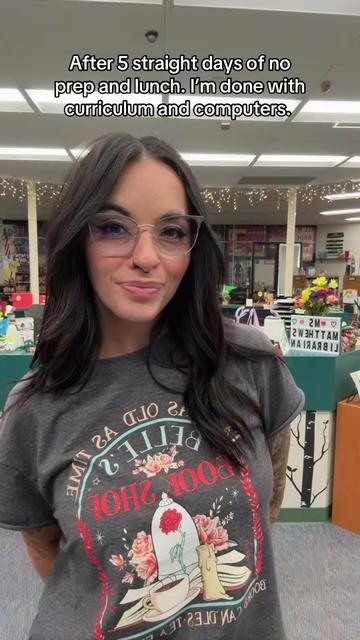 @Laura 📚 🌎 🖤