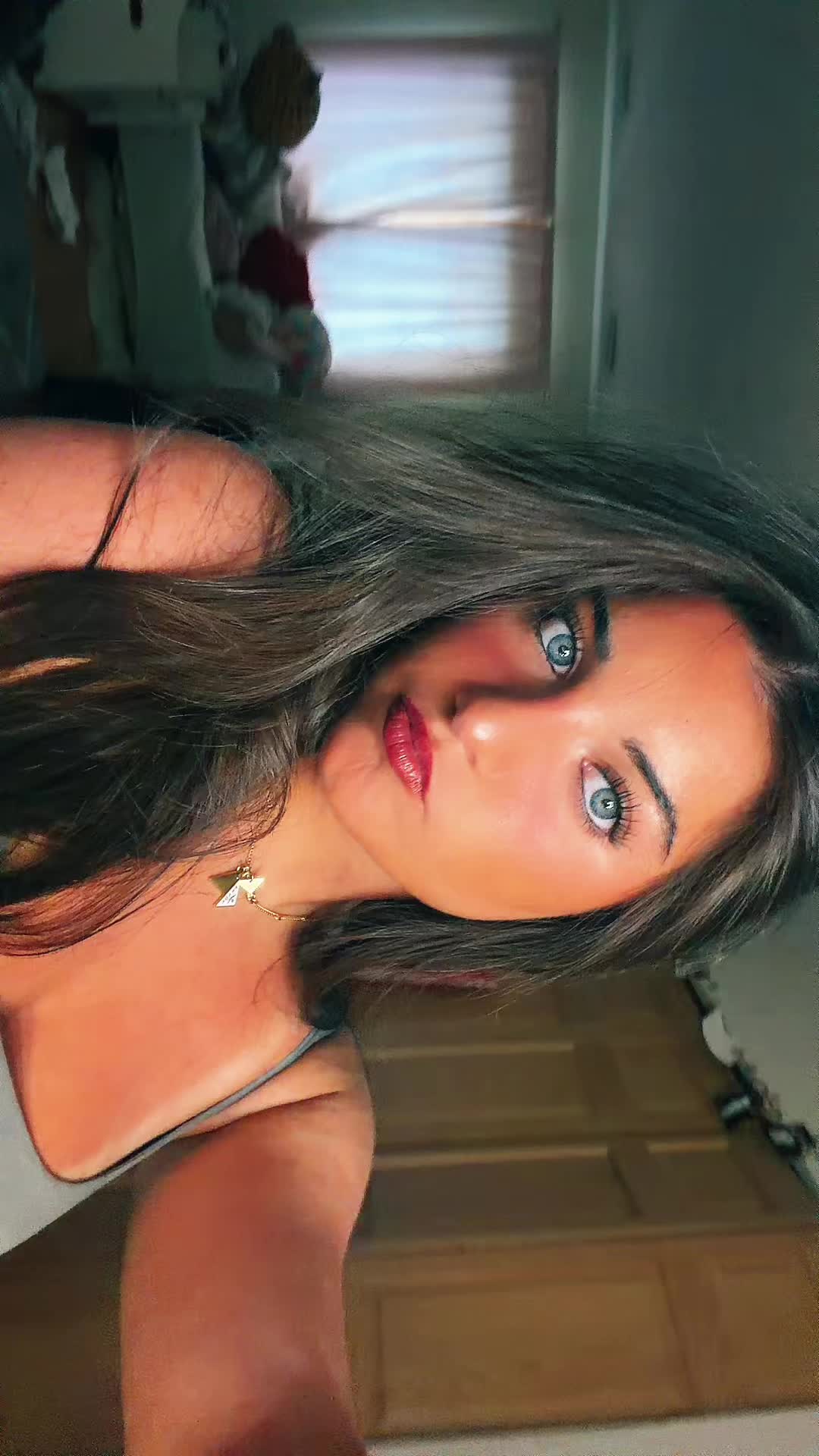 @anya