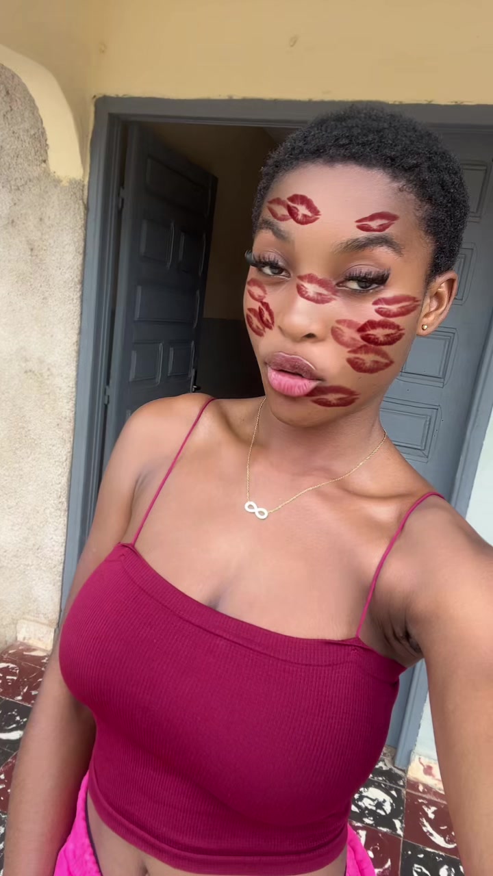 @🦋 Nelly 🫦