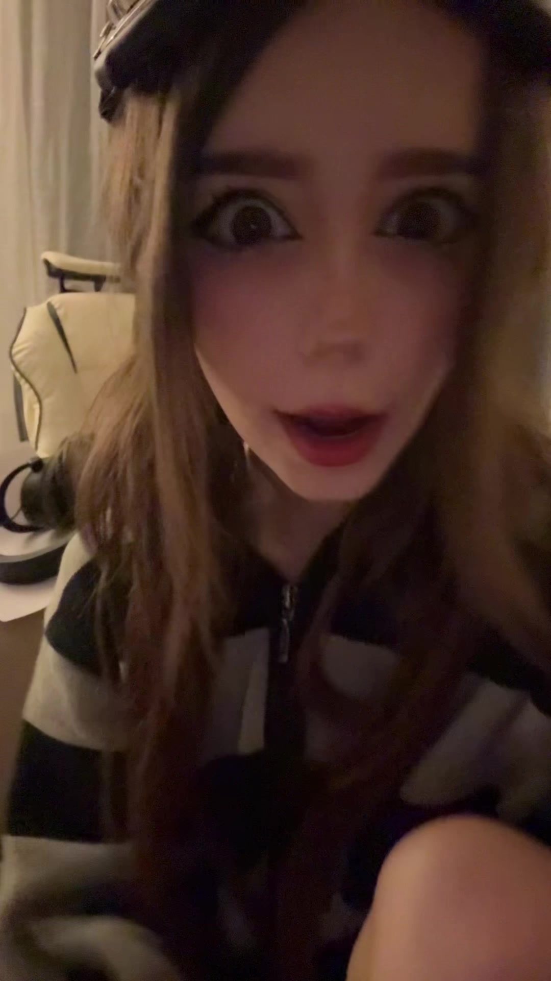 @Котя :3 😝