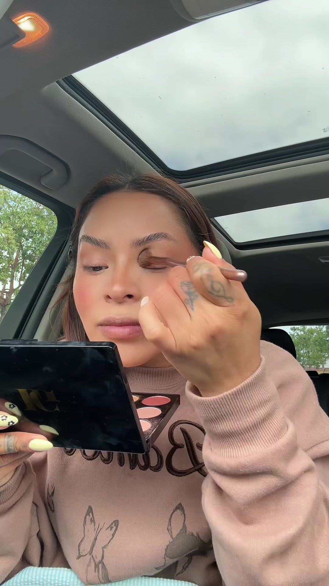 @Dee ₊˚⊹♡
