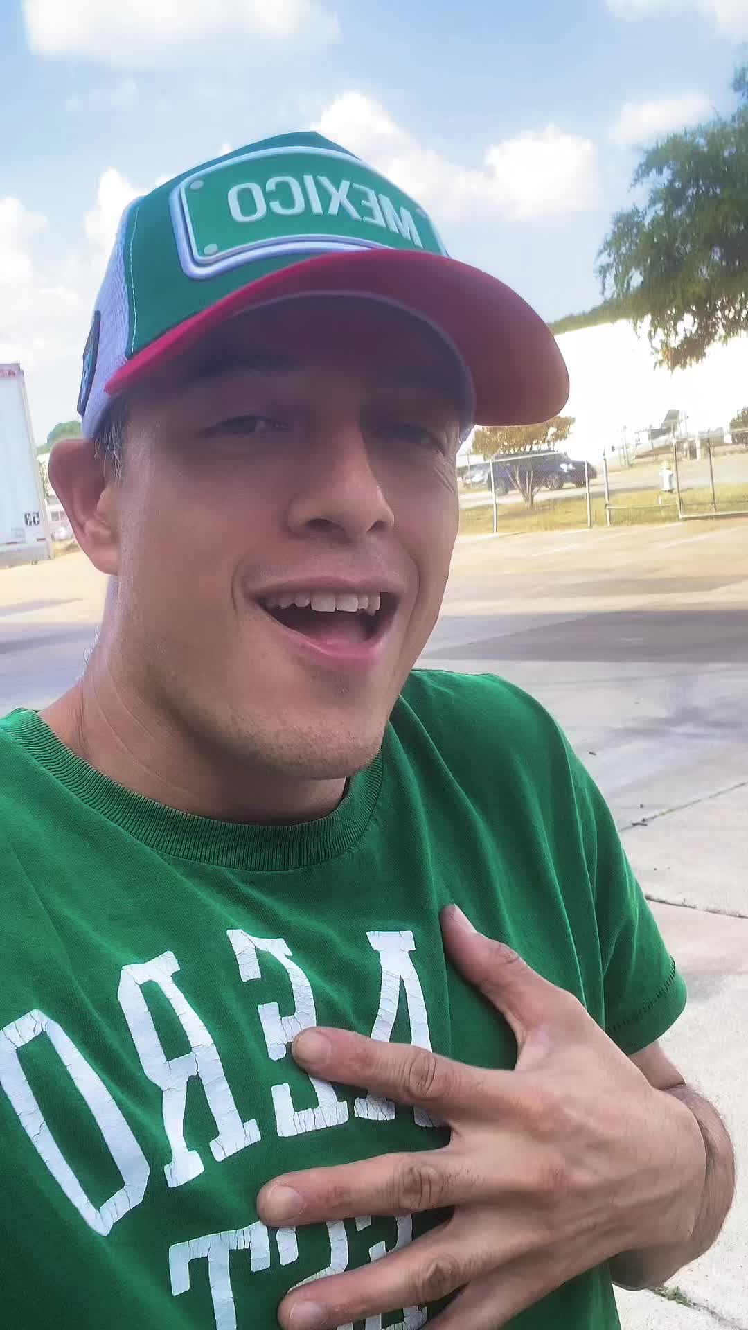 @JohnnymAb