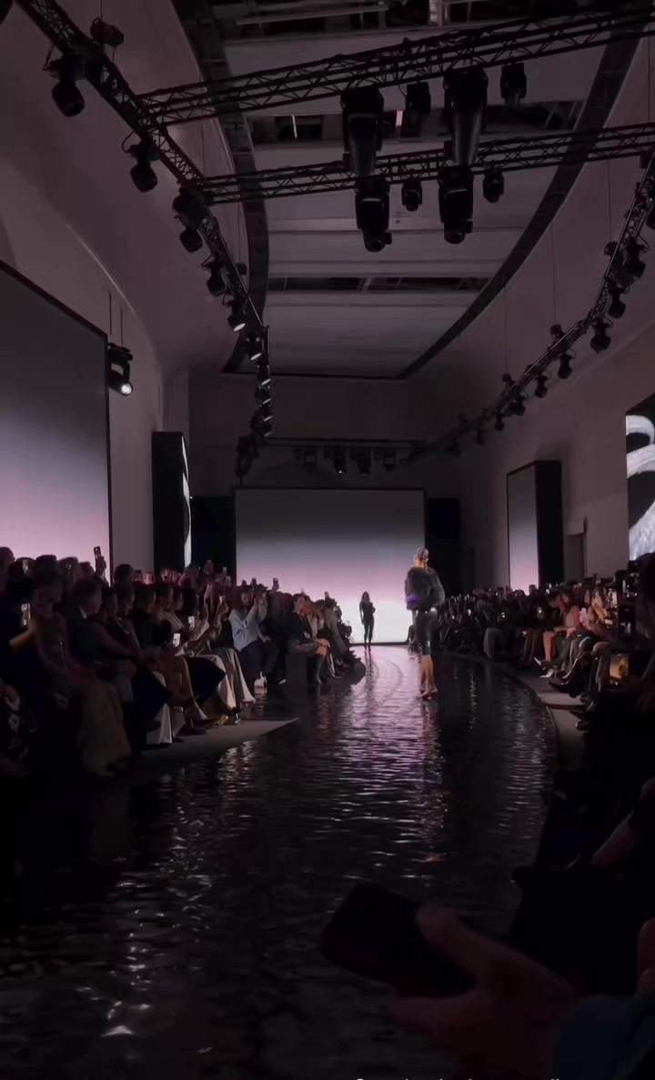 @runwaymoodell