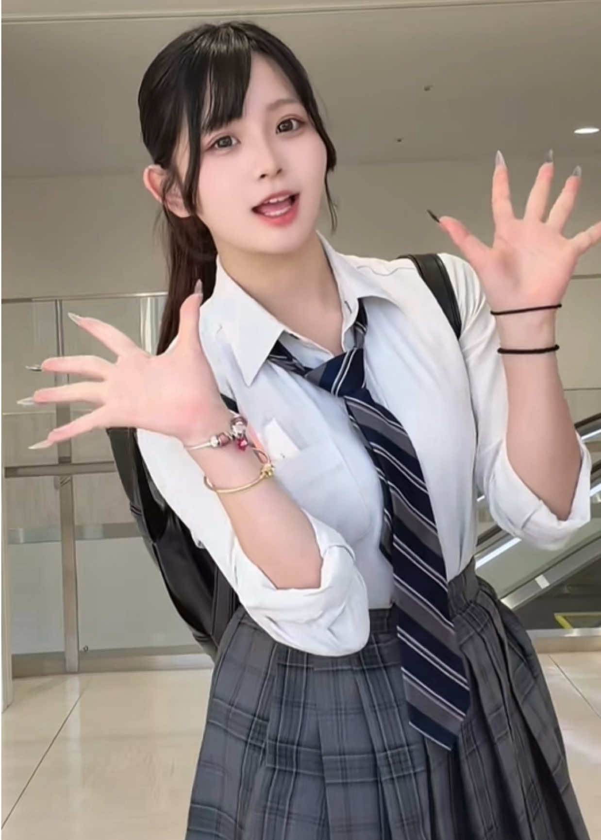 @美女図鑑!