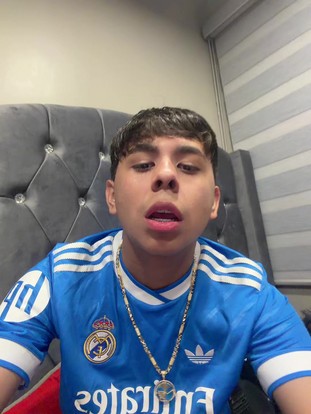 @charlychivas10