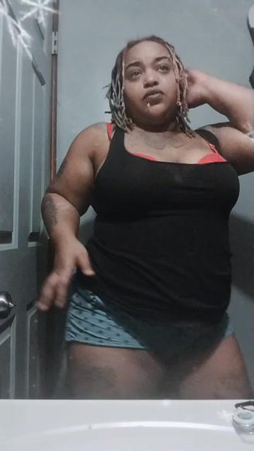 @👑 Queenstrawberry27