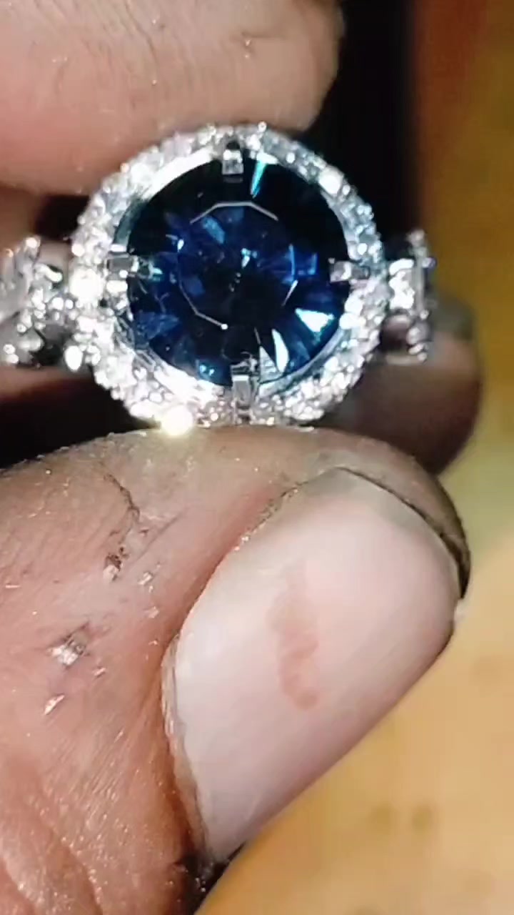 @uzzy gemstone