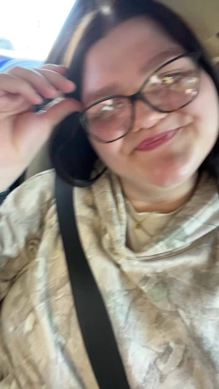 @laurenellis