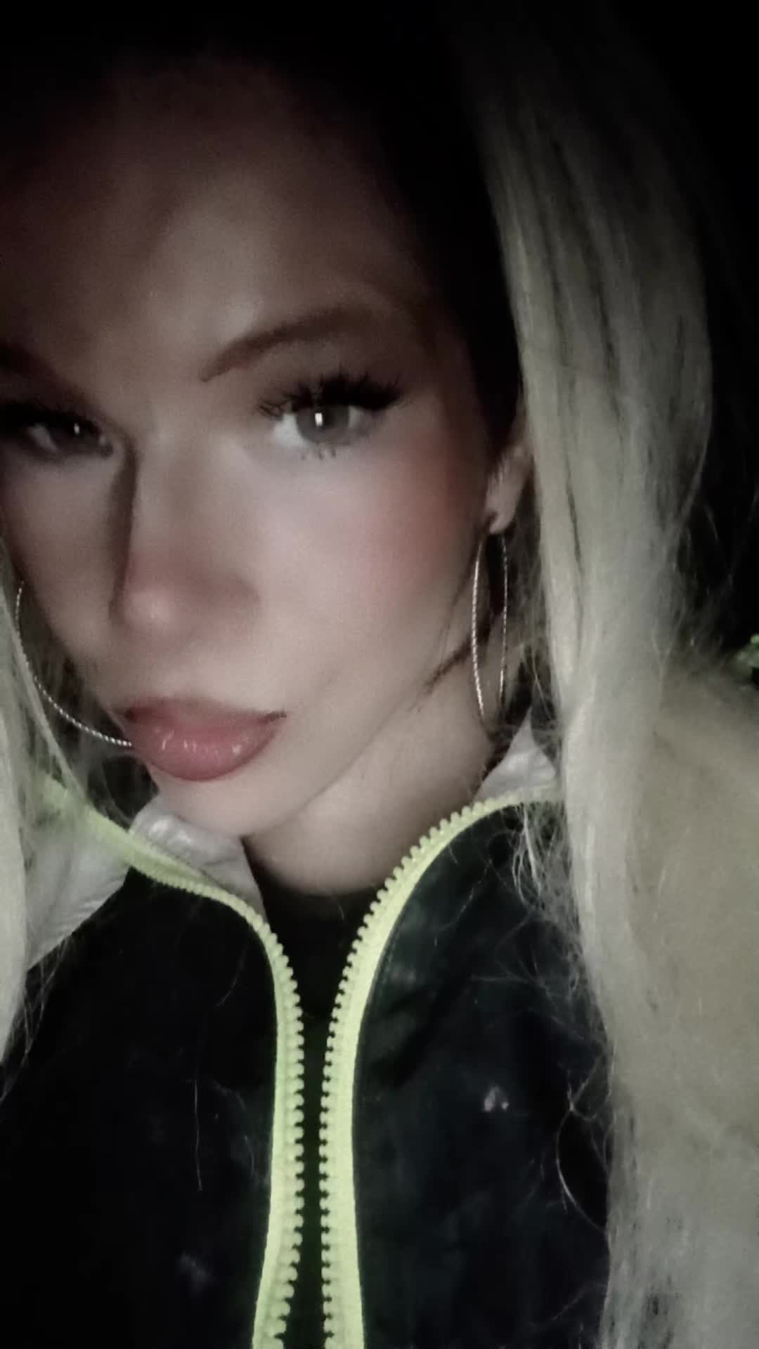@UrNaughtyLilStepSis♡