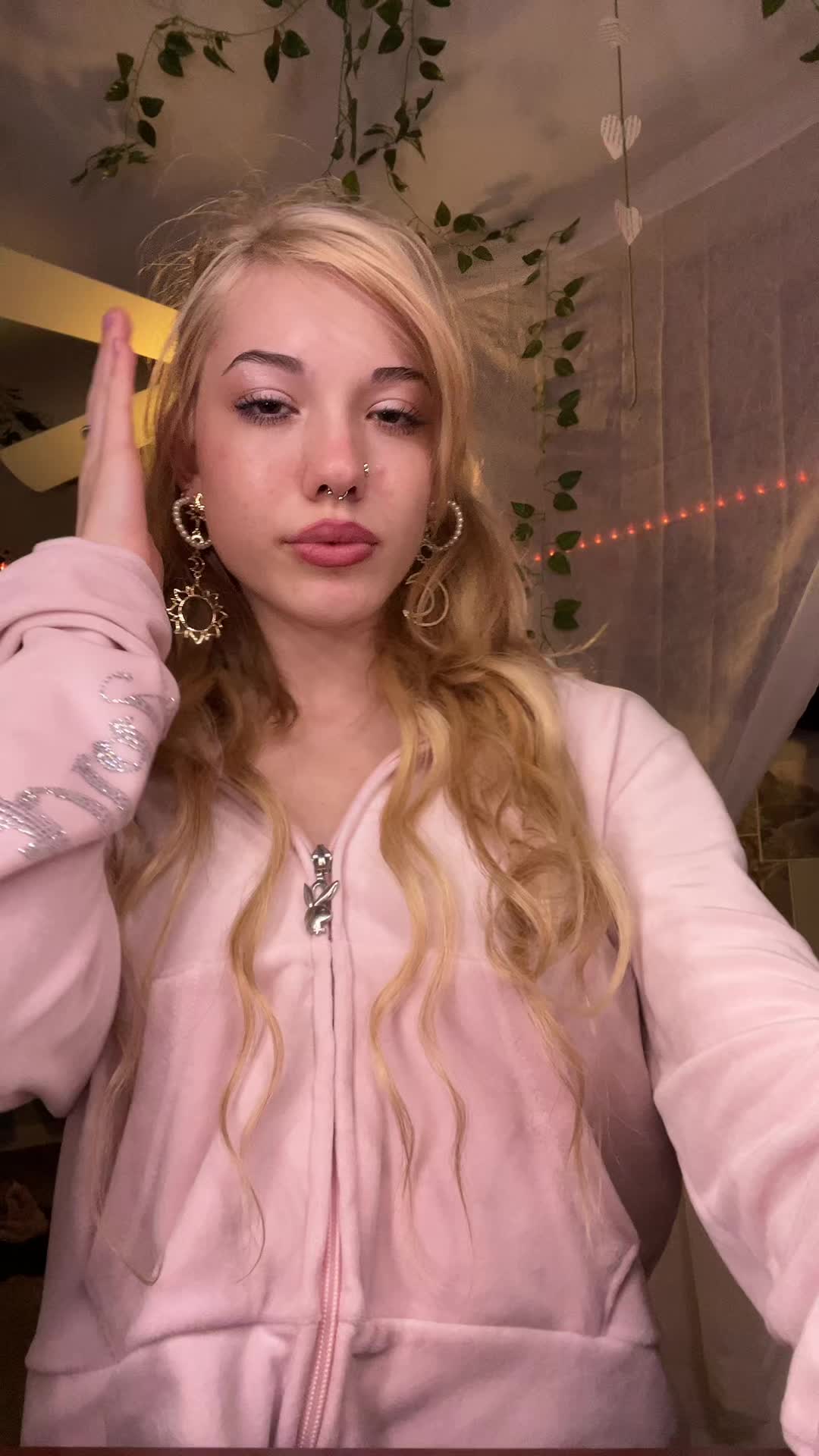 @d:mira$lynn:b