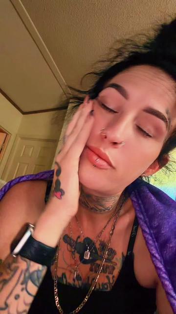 @ғͫʊͦcͭкͪɳͣ Tattedmommy420