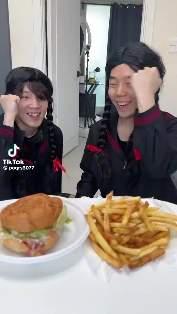 @Hello le vi