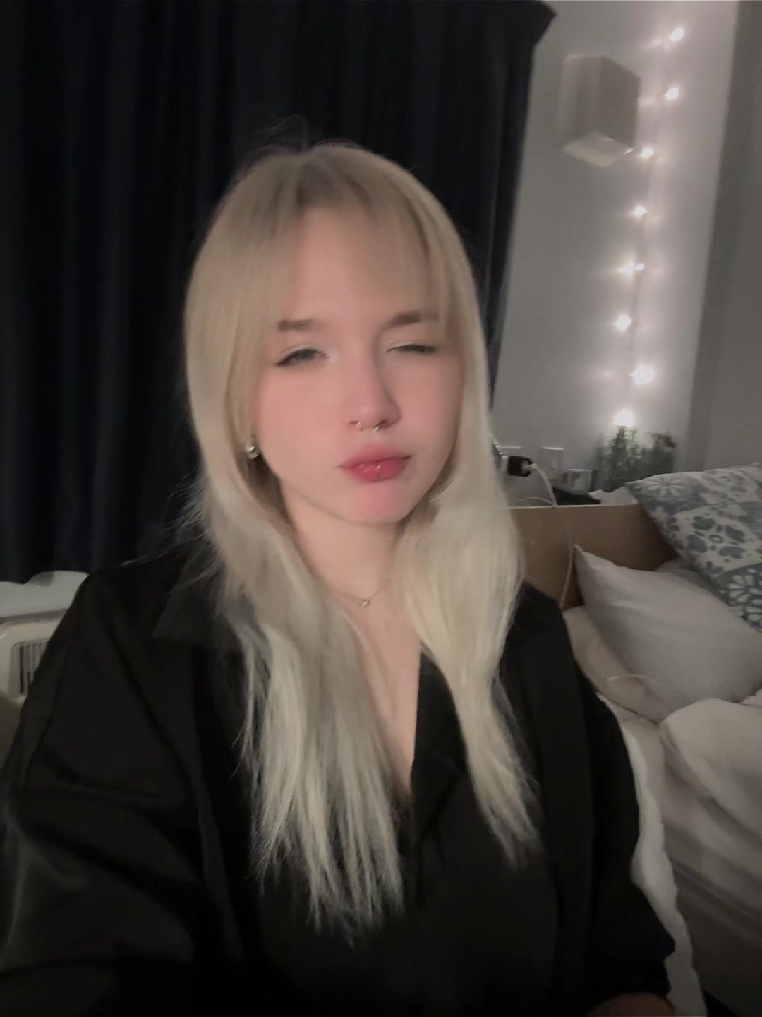 @aweiloria