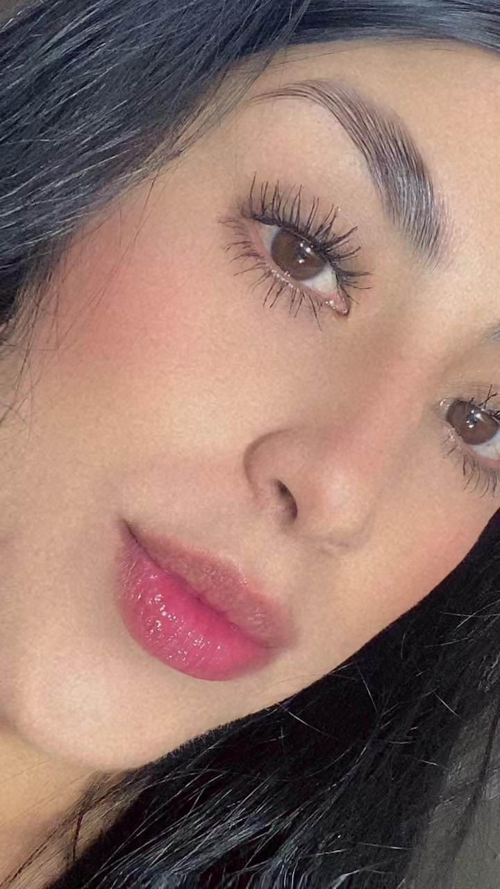 @👩🏻🎀