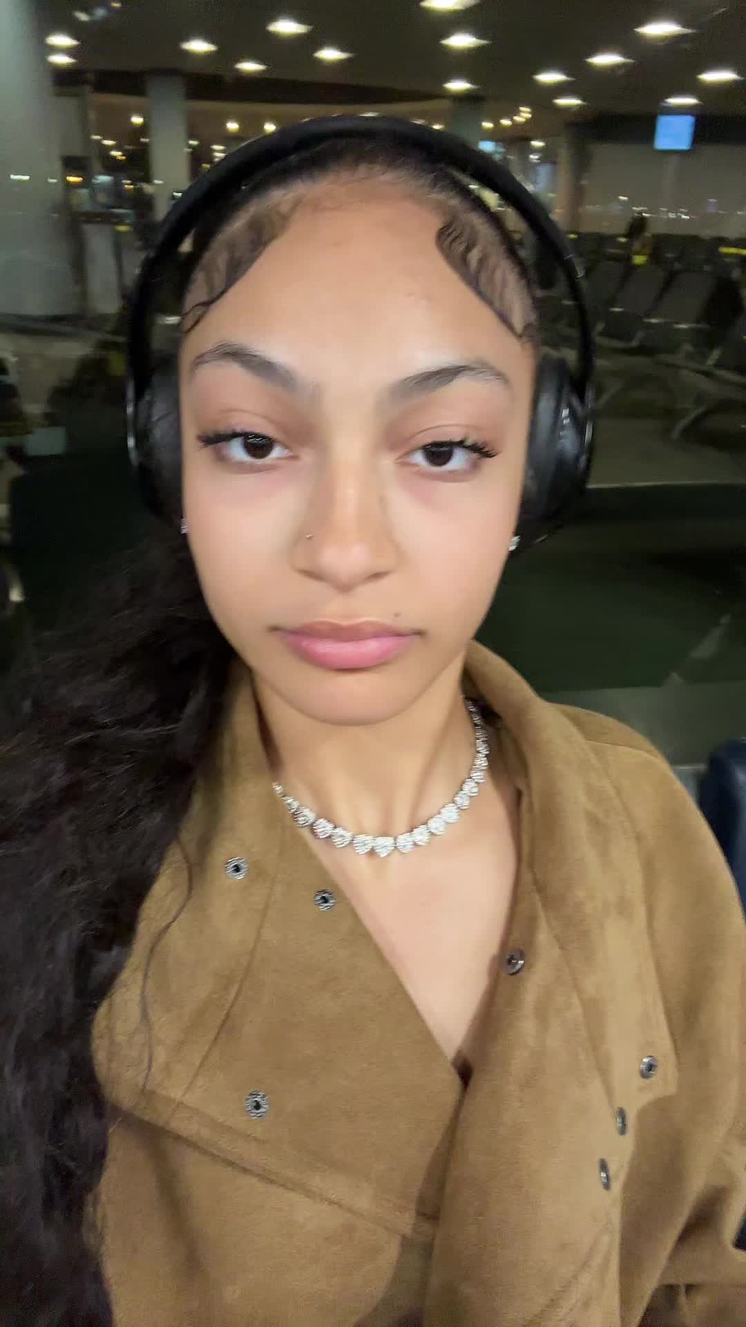 @sumlighskinwitglasses