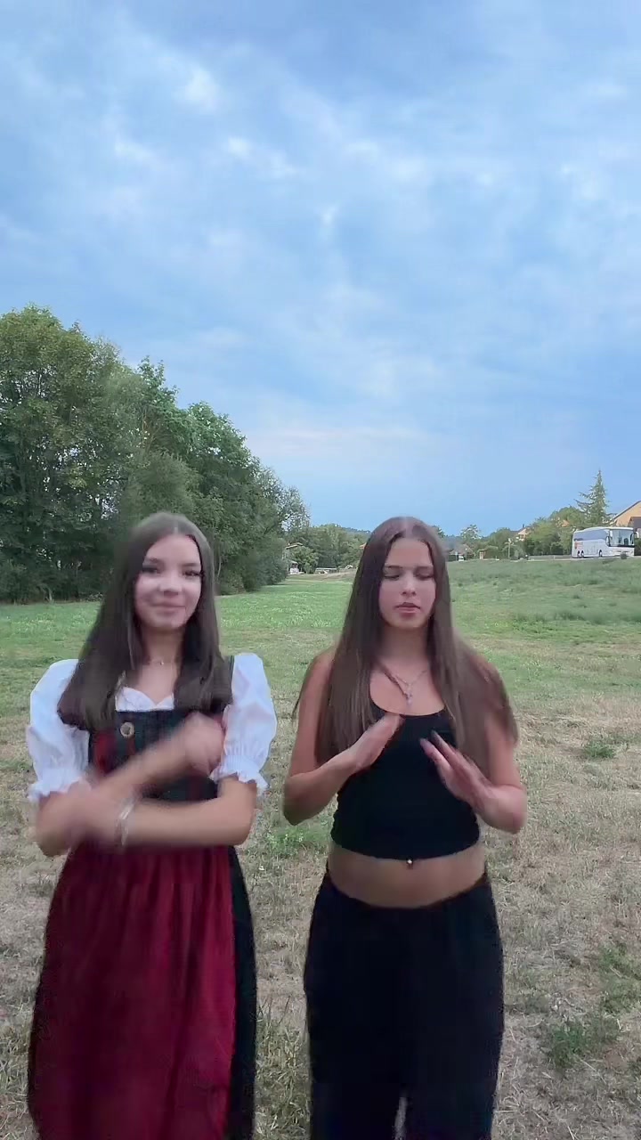 @ℰ𝓁𝒾𝓃𝒶