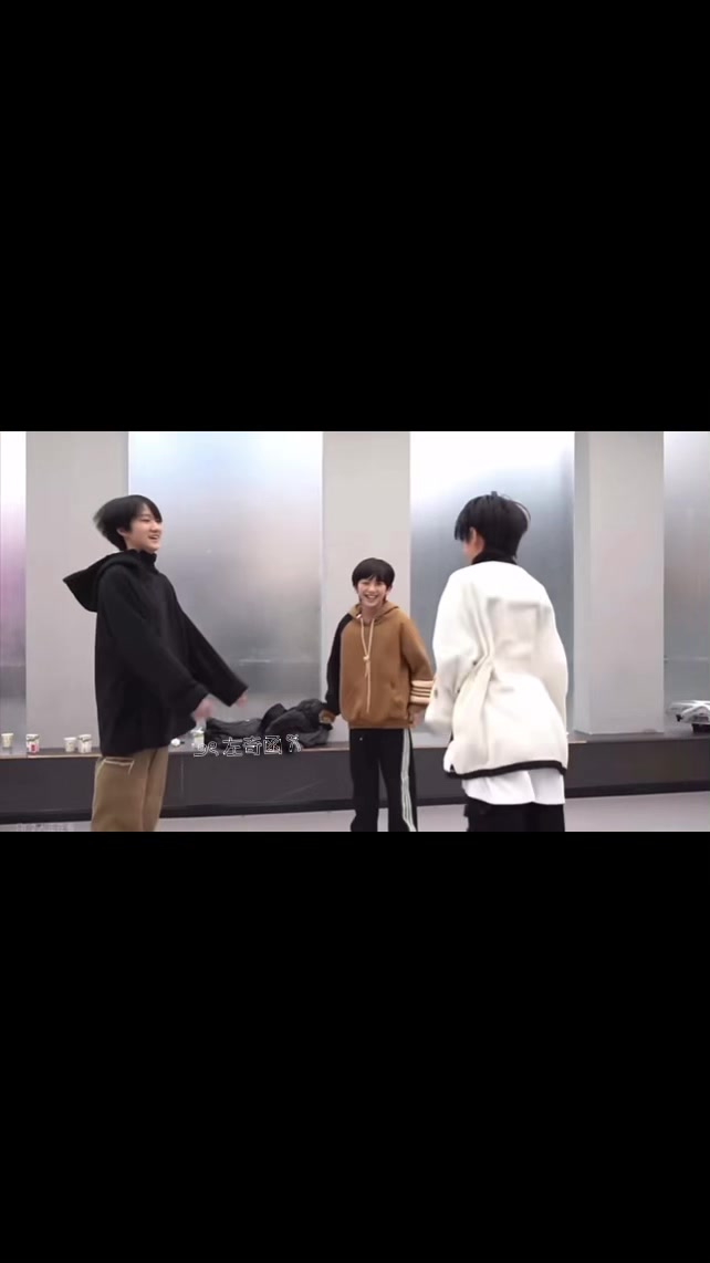 @౨ৎ 左奇函 𐙚