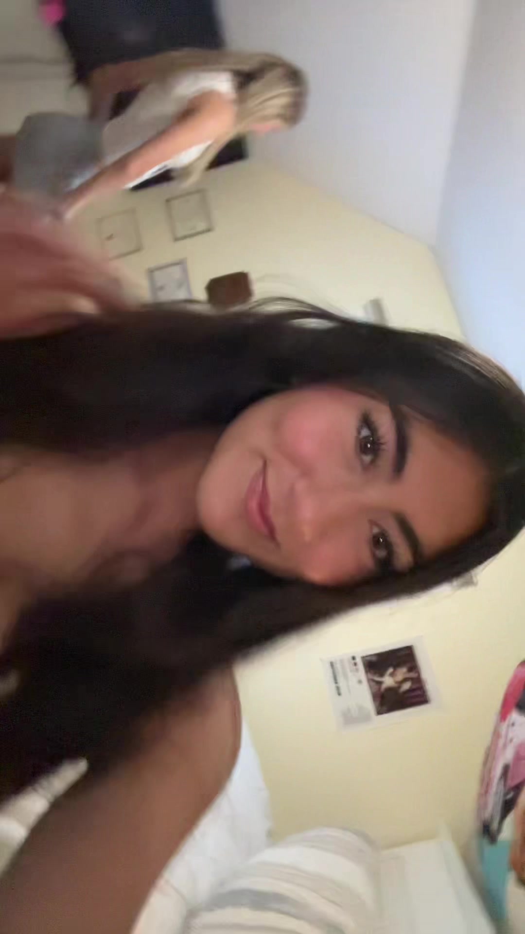 @anabella