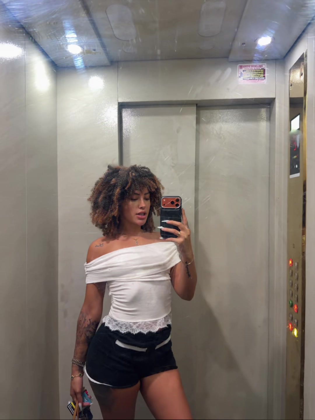 @LonaMuca