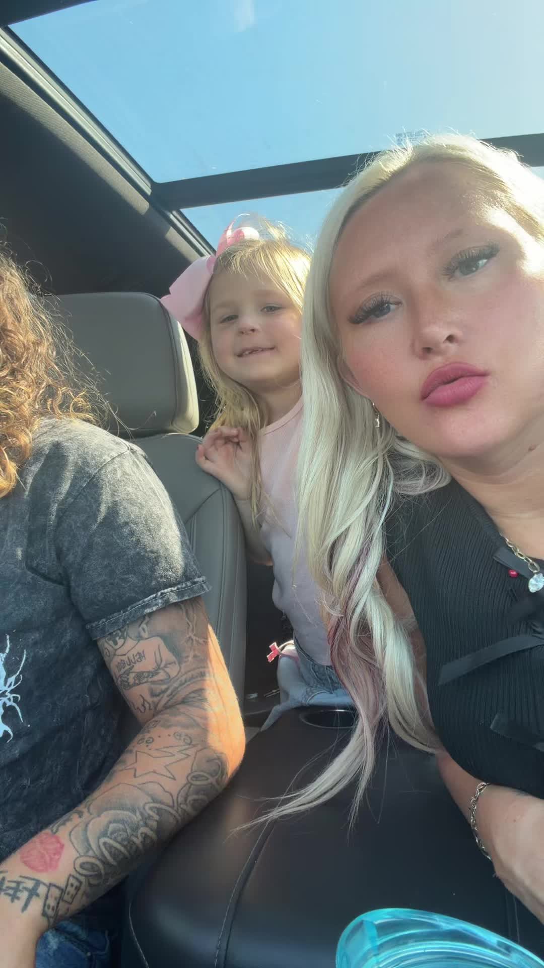 @Christian Nicole ๐