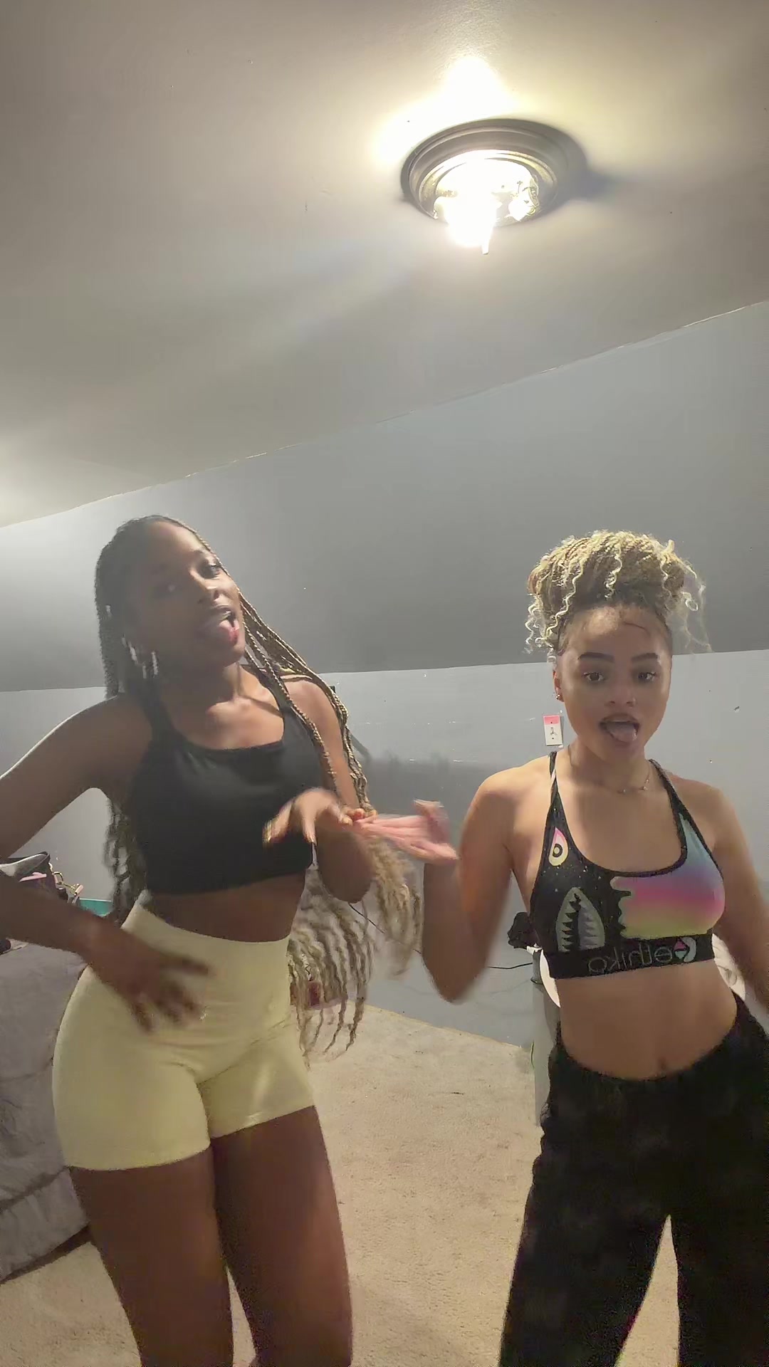 @reinamonaee