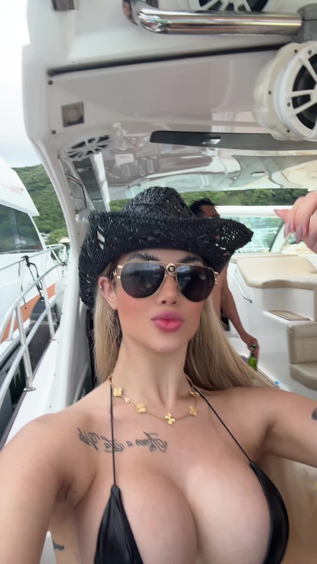 @CamilaRocha