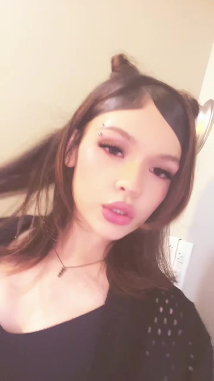 @🦄Poppy Miller🎭 (emo twig)