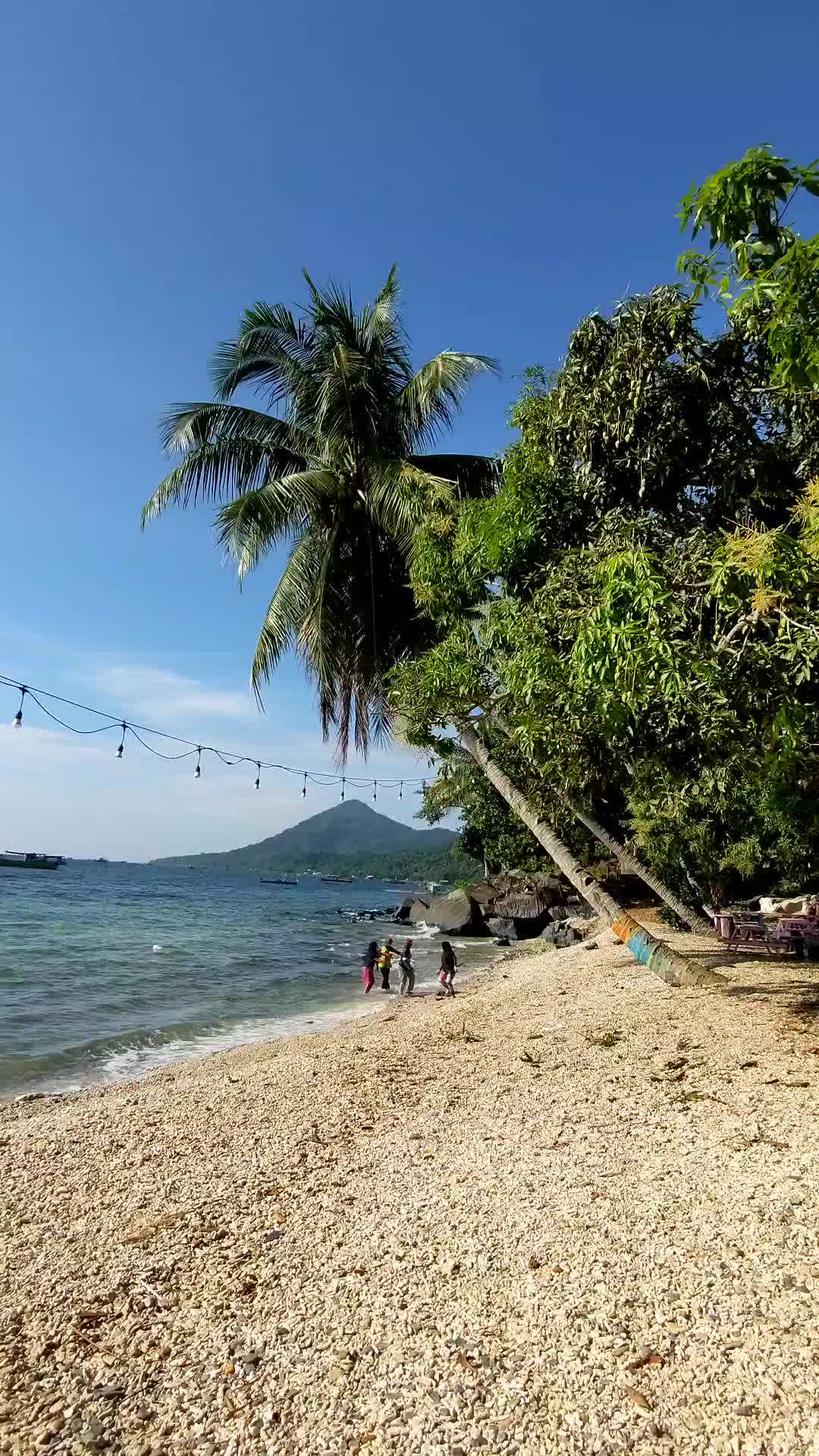 @lemukutan_island