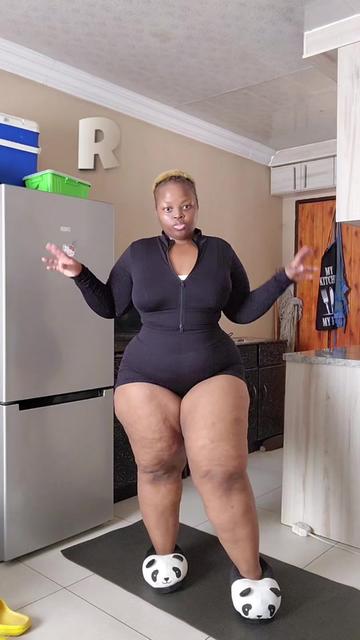 @Kat N |Plusize Fitness Babe💋