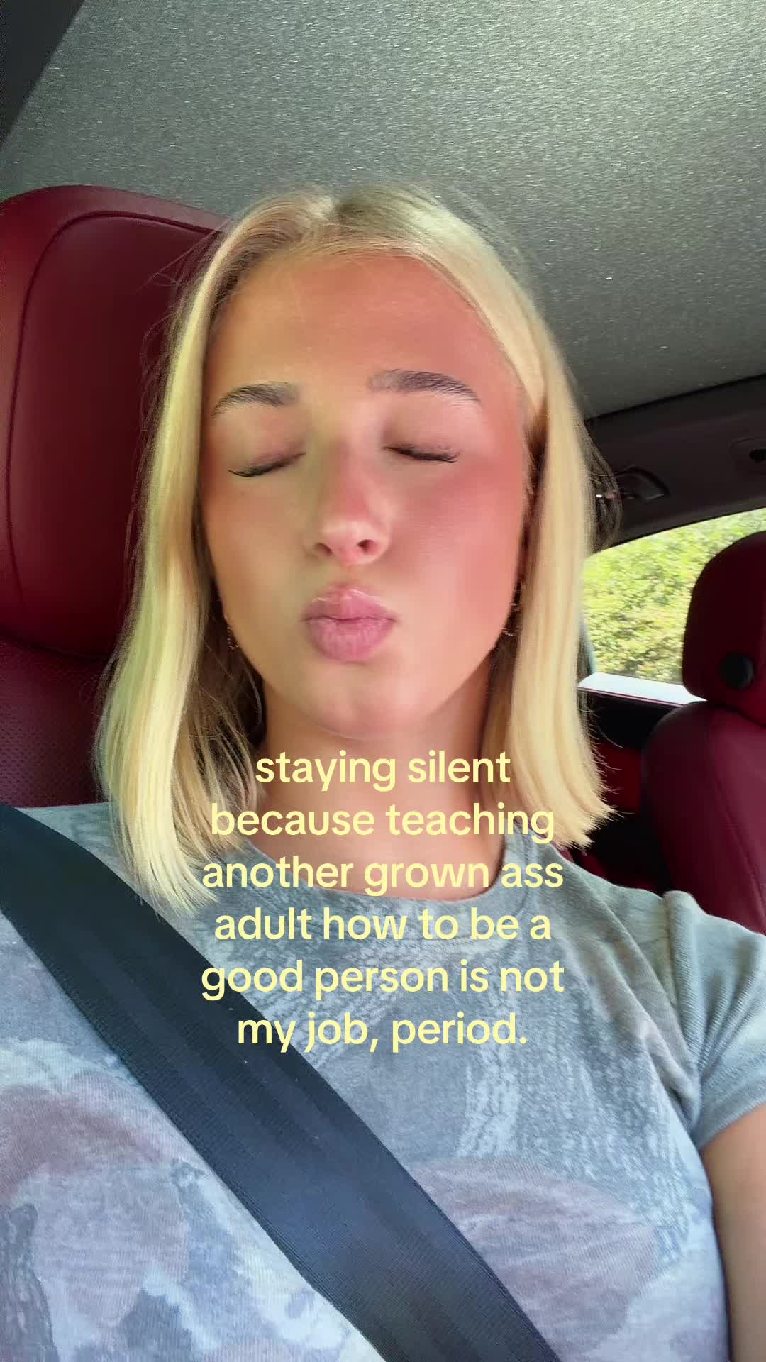 @theelliebarker