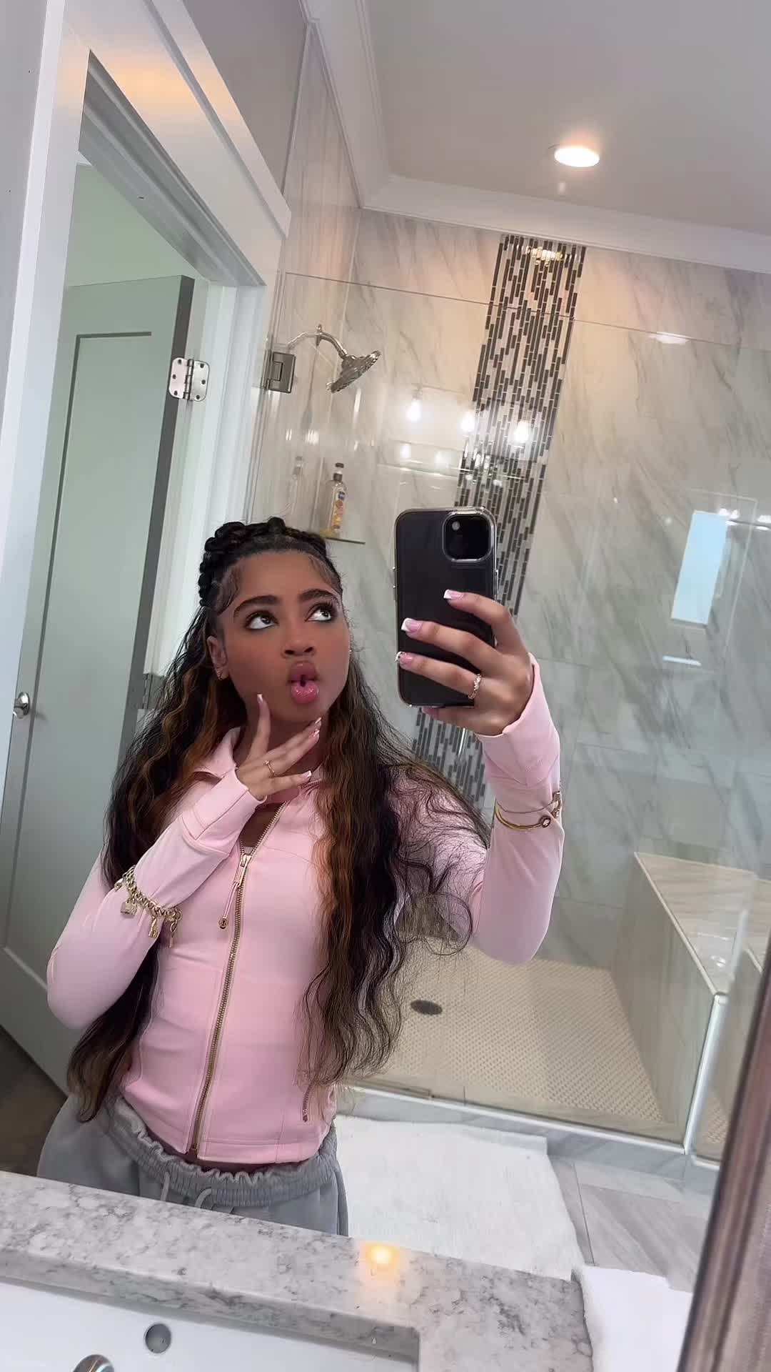 @⃟