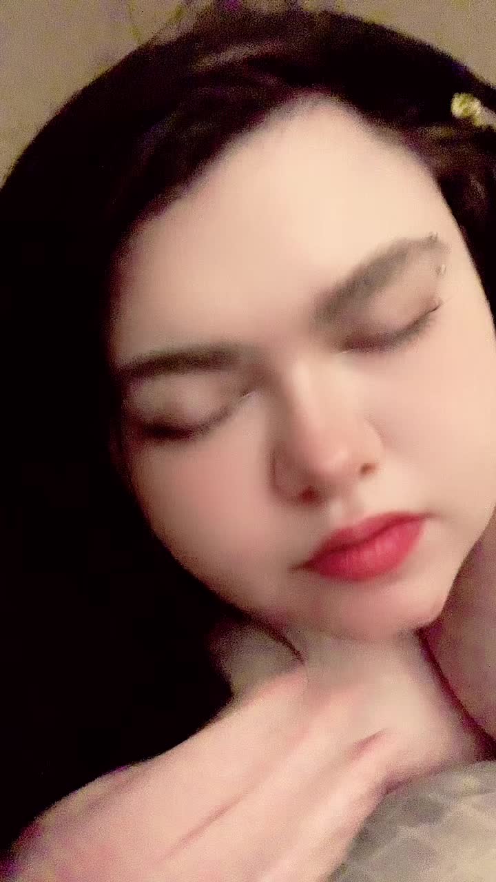 @FluffiBuniTushie