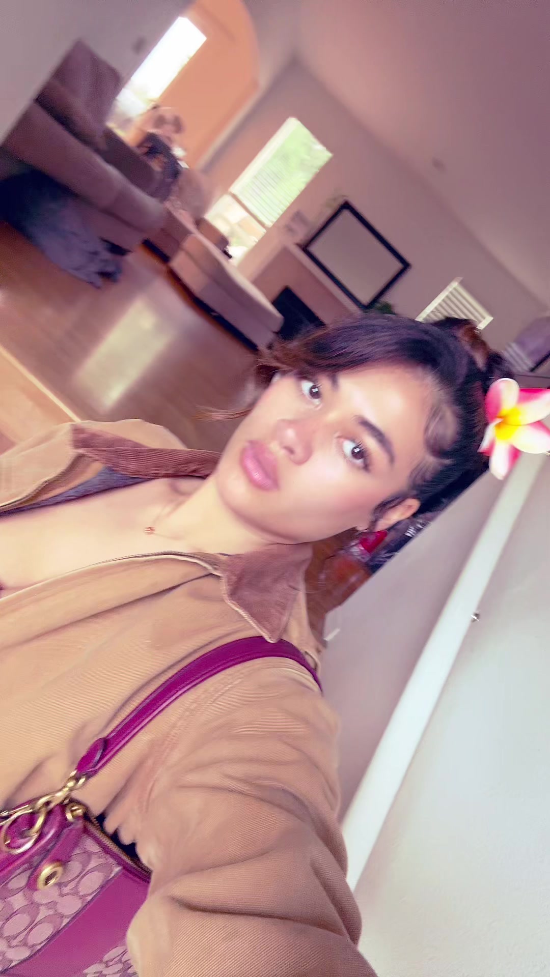 @lelaraenise