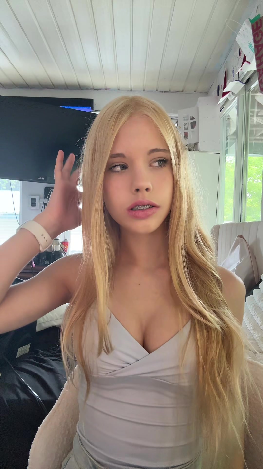 @🐚 🎀  elyza young 🎀  🐚