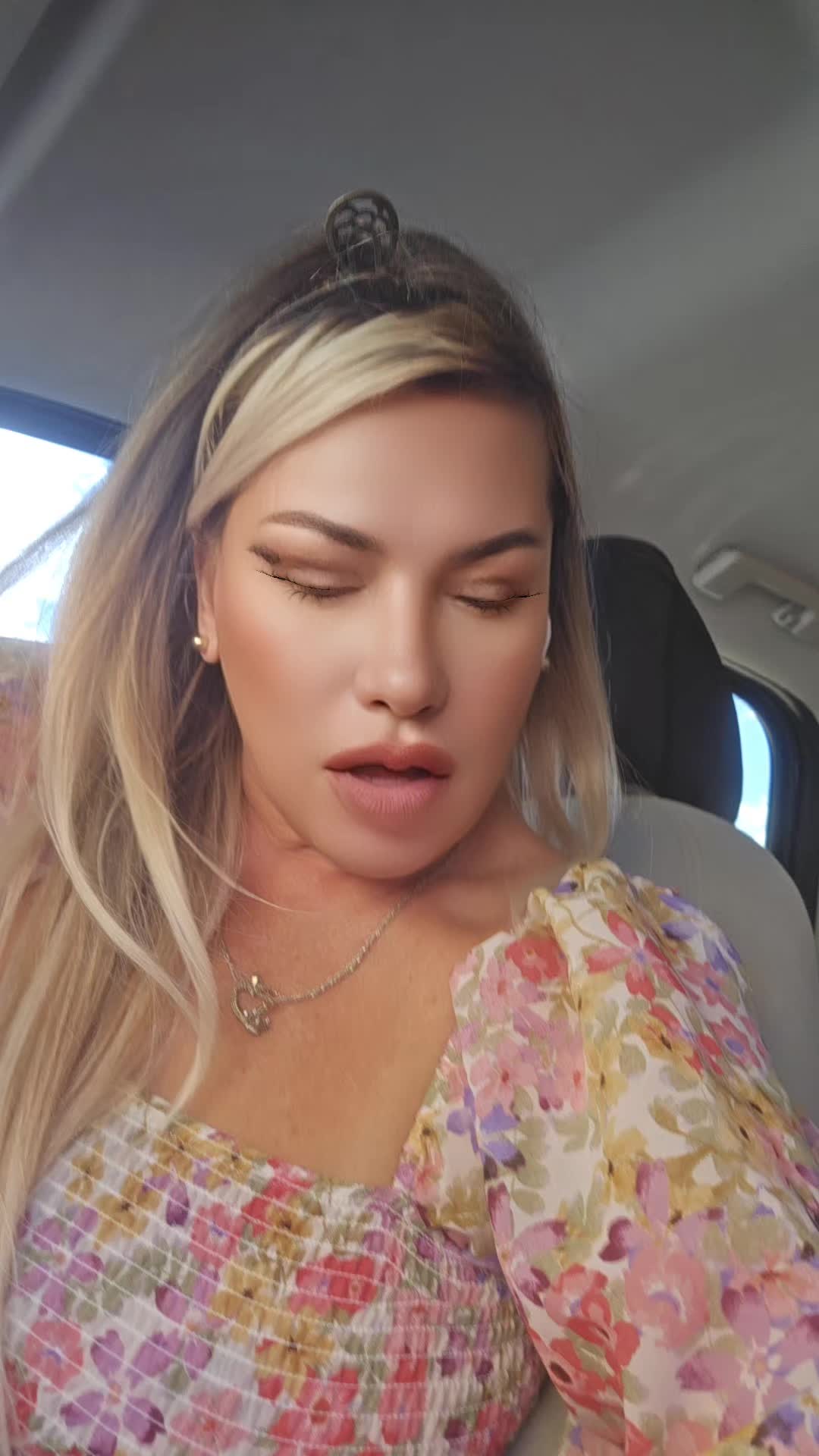 @isabella salazar bikini girl