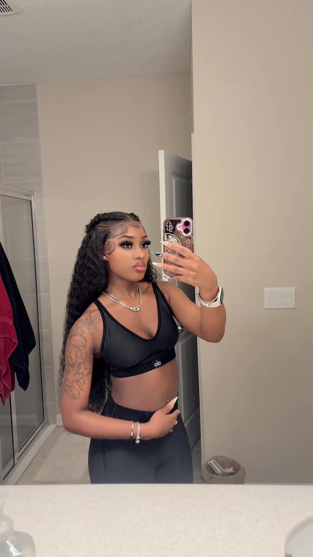 @robyn.