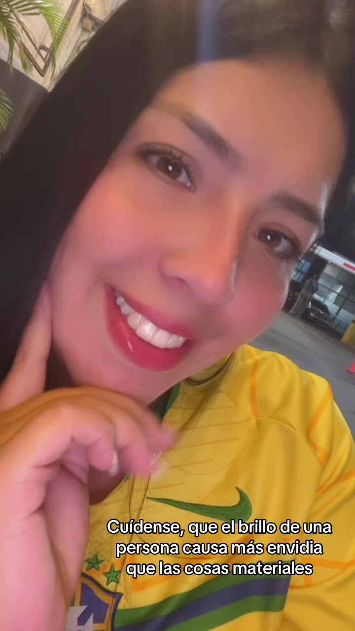 @MANU VÉLEZ👸🏻💘🔥