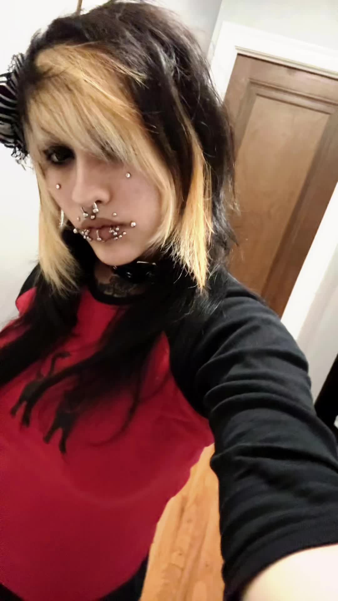 @mo