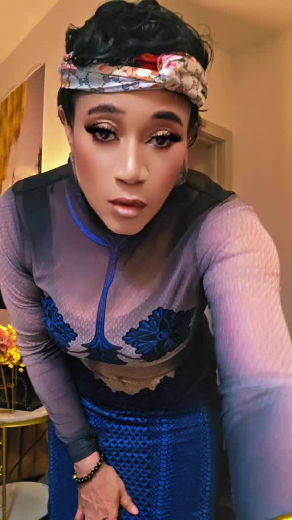 @Demi