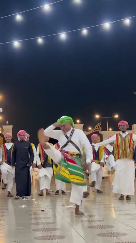 @ڤرقة آخوإن عـآيٌـل🤍🌼.