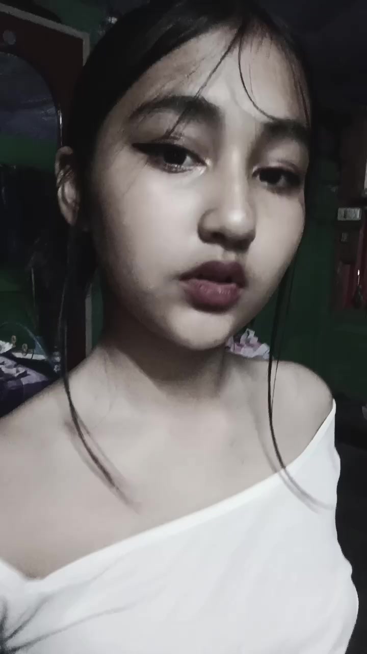 @YANA GURUNG👅