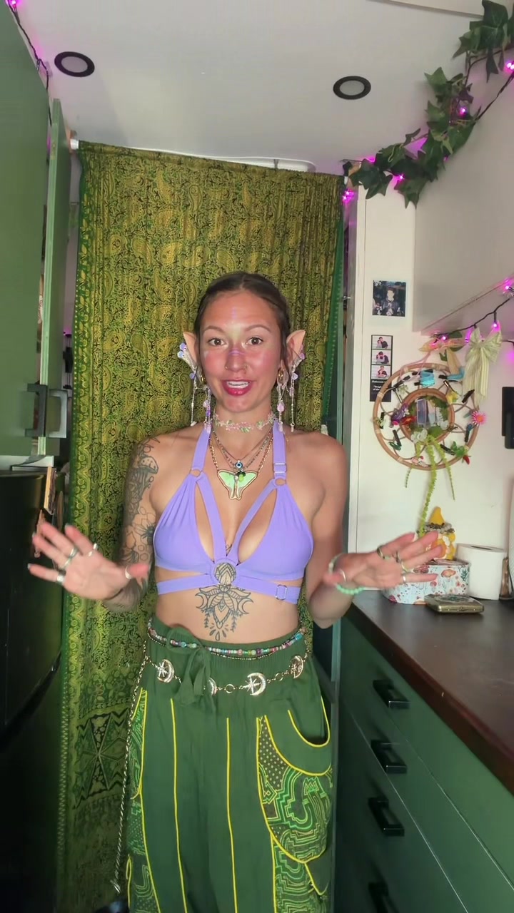 @Bee Bing | Artist | VanLife