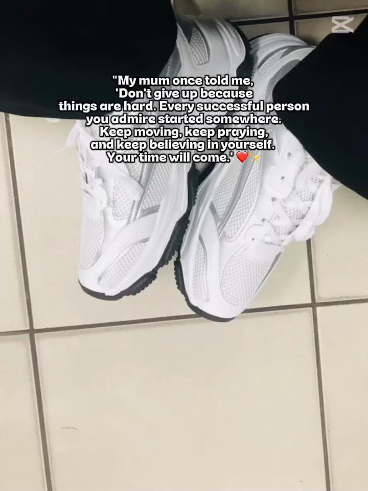 @Lizzie 🦋🥰