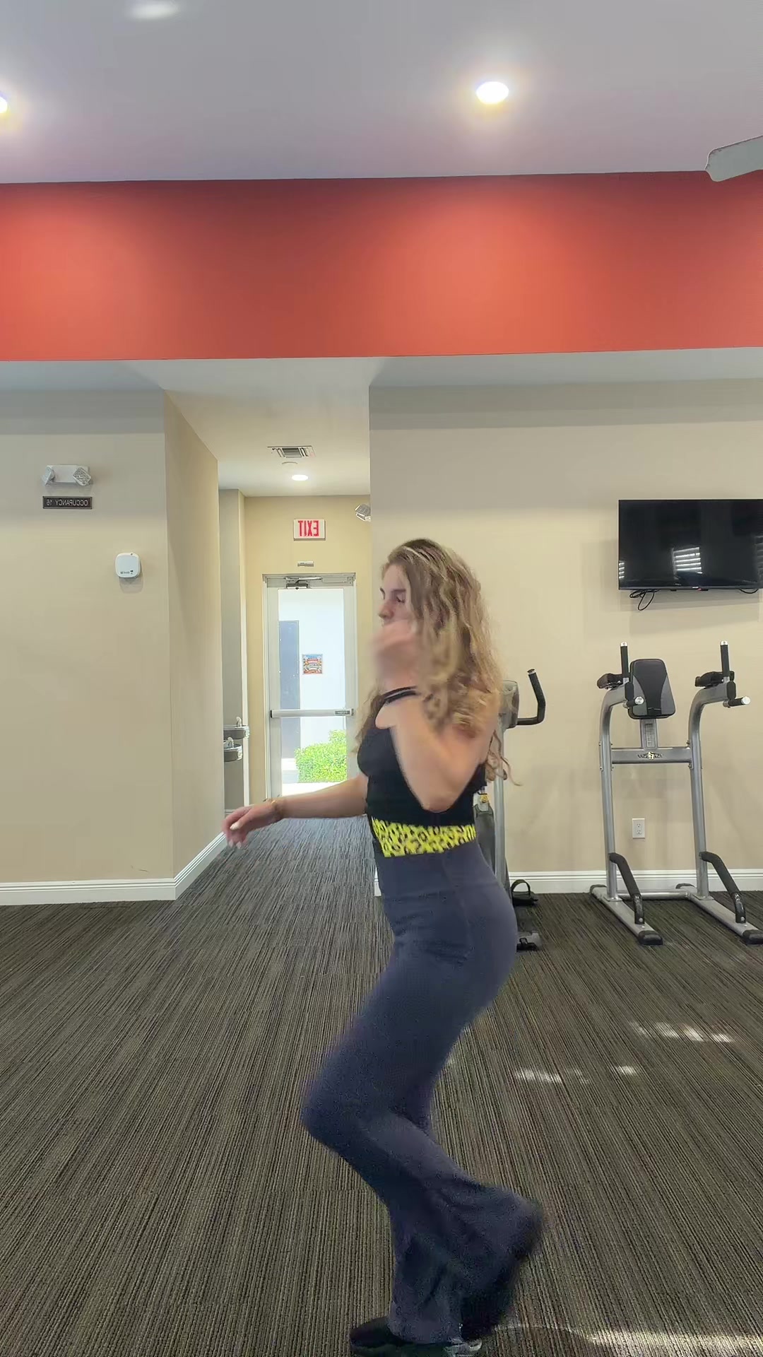@Theyluvvella