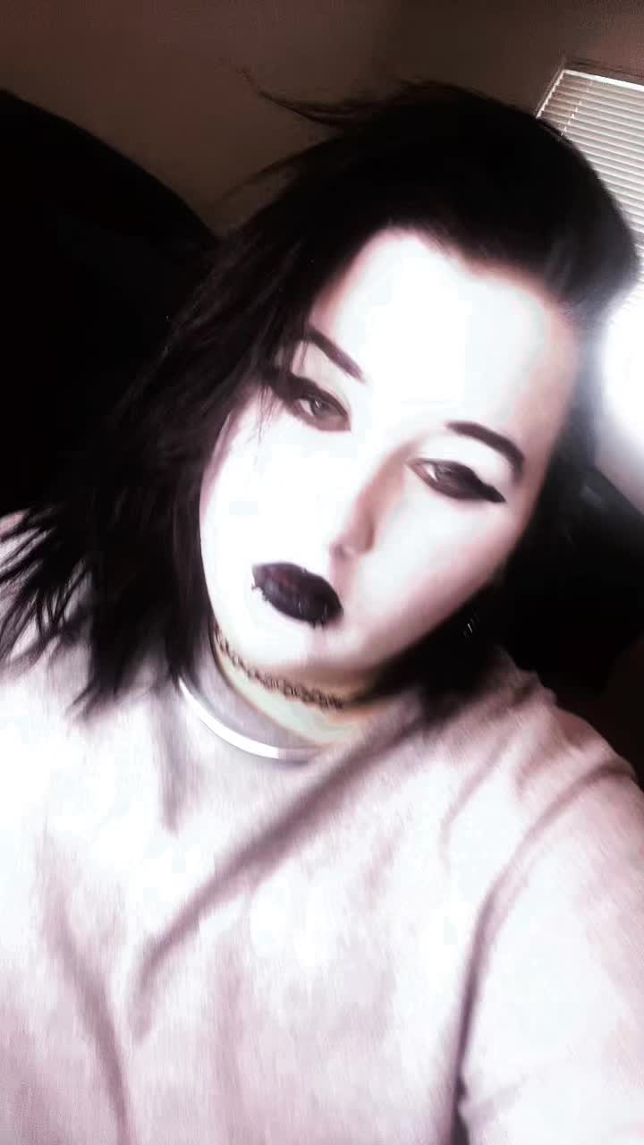 @sp00ky_treats