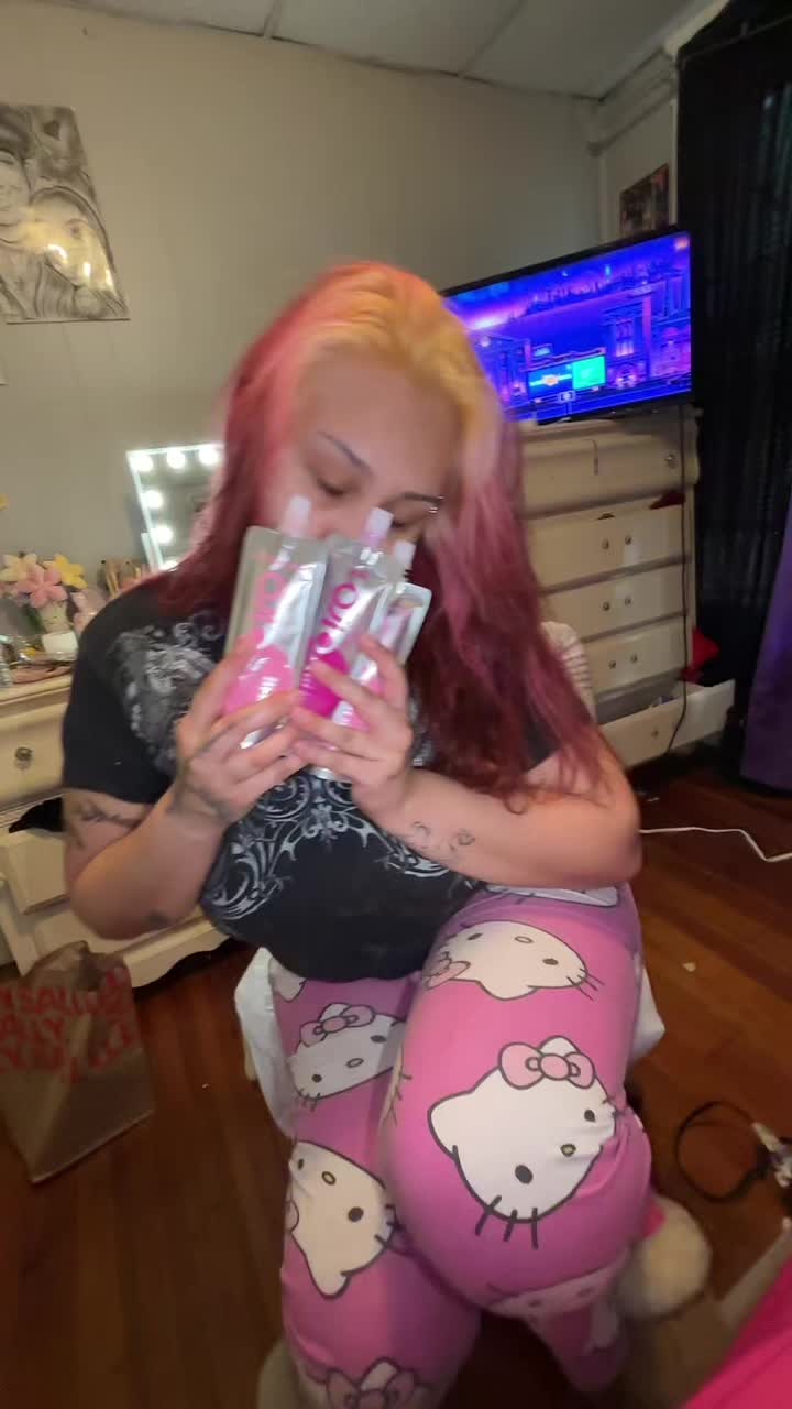 @mshellolitty