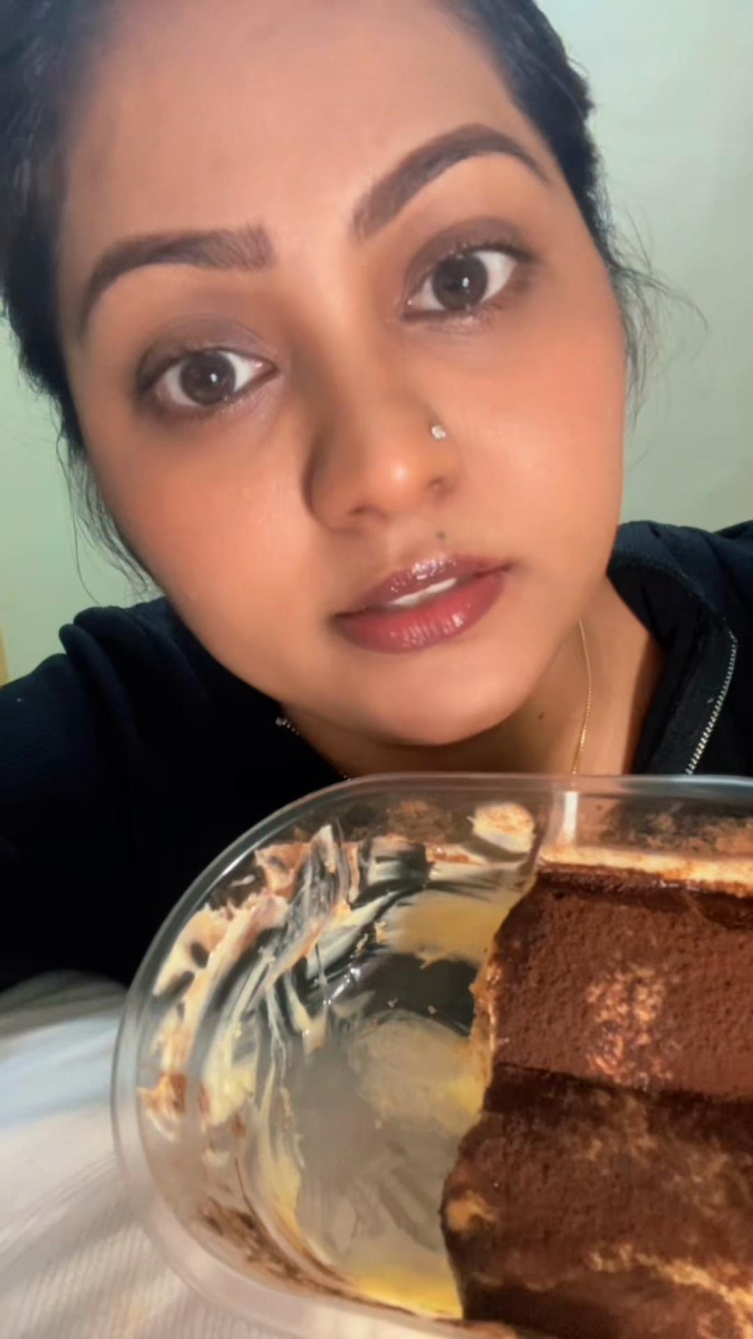 @gayathirigoverajan_Official