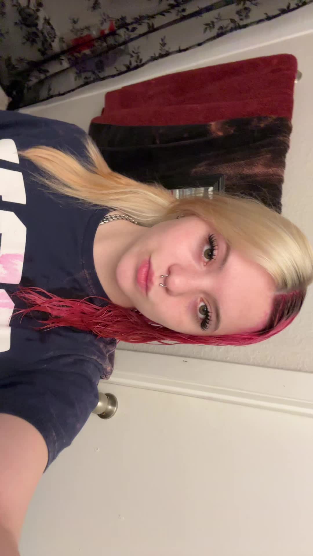 @:3