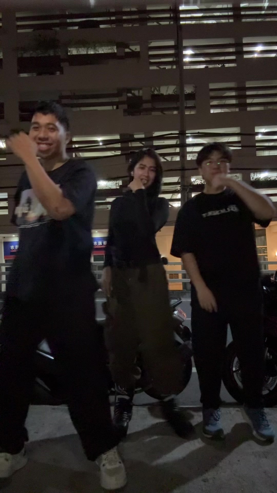 @Rj